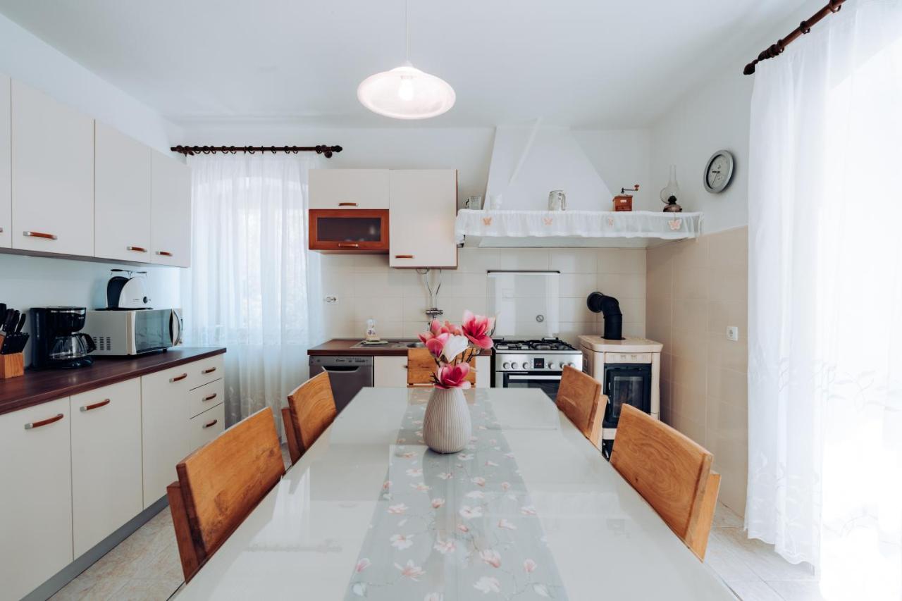 Guest House Sakarun 벨리 라트 외부 사진