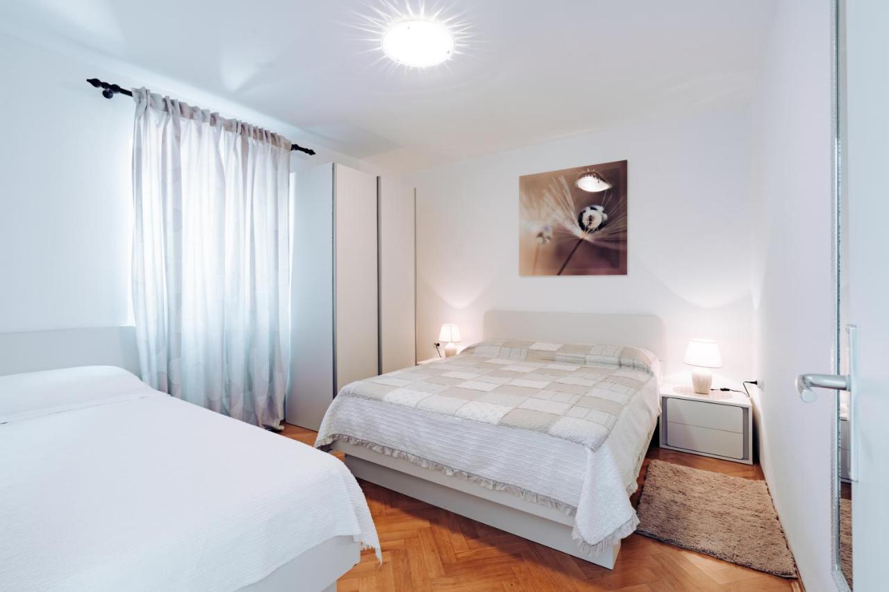 Guest House Sakarun 벨리 라트 외부 사진