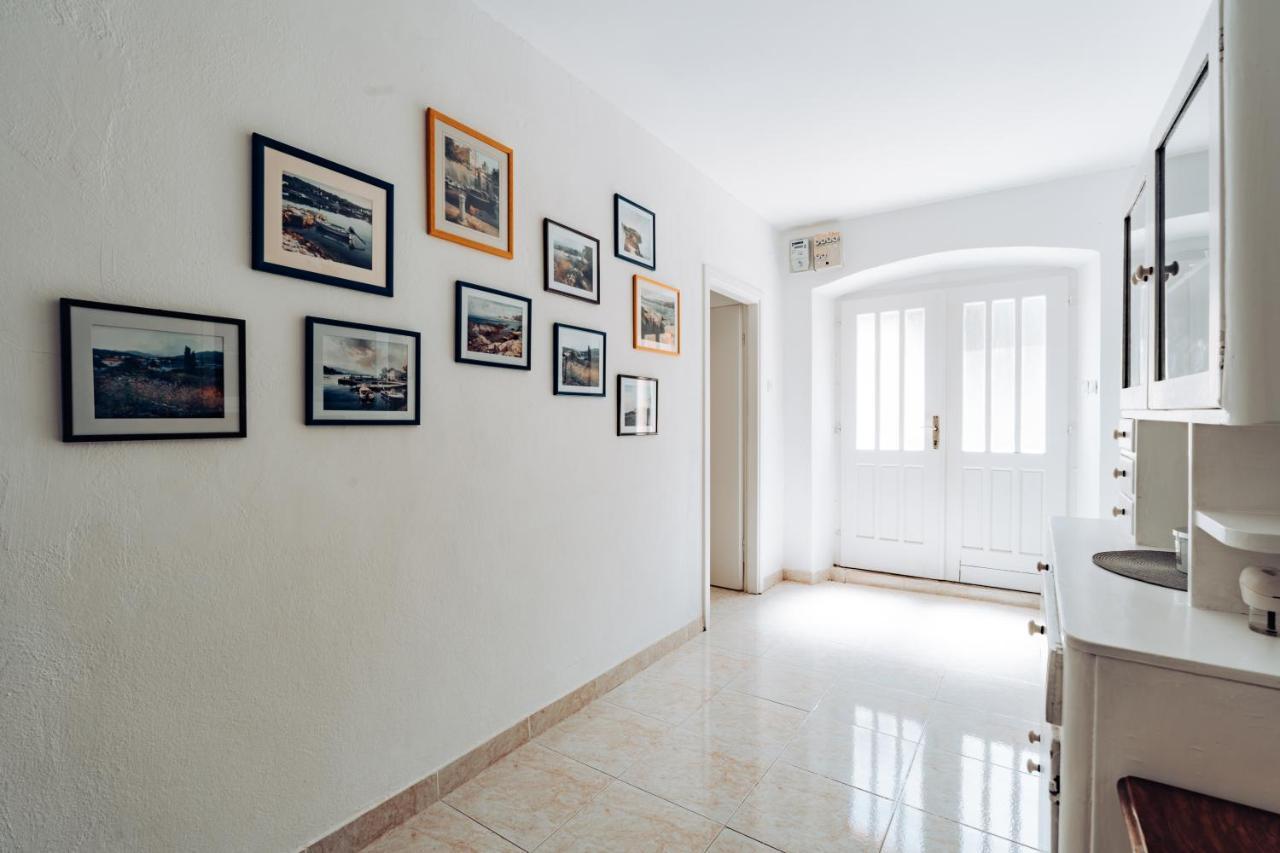 Guest House Sakarun 벨리 라트 외부 사진