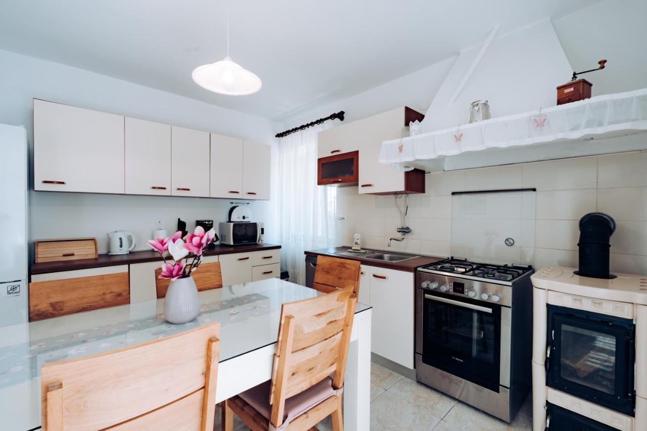 Guest House Sakarun 벨리 라트 외부 사진