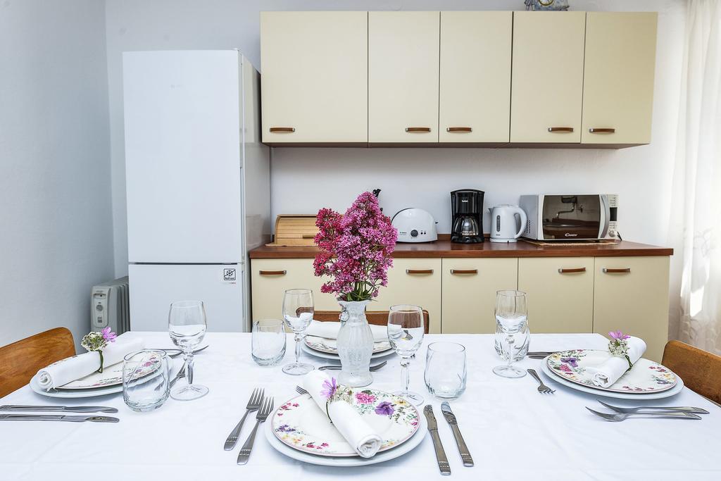 Guest House Sakarun 벨리 라트 외부 사진